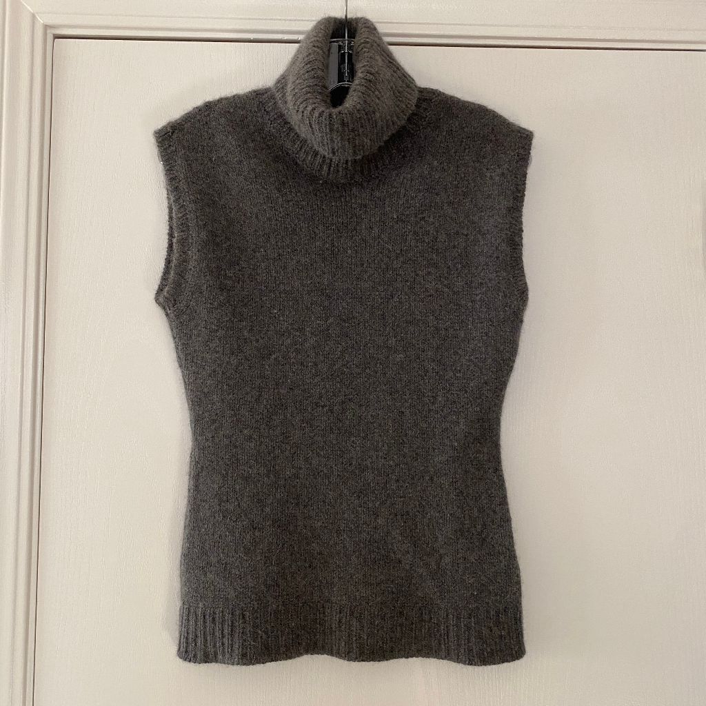 badgley mischka sleeveless cashmere turtleneck sweater