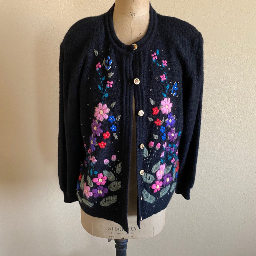 unbranded vintage cardigan sweater w/ floral embroidery