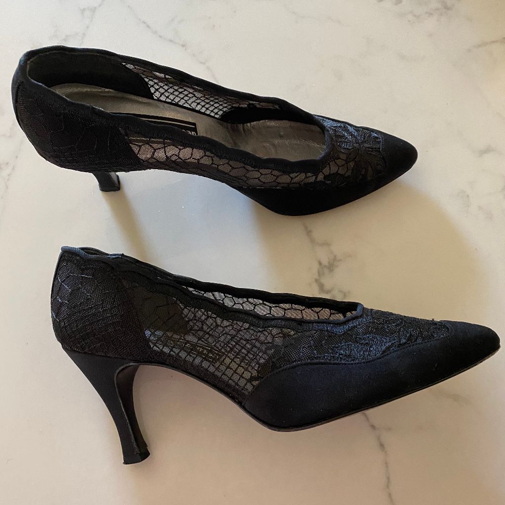 stuart weitzman vintage lace pumps